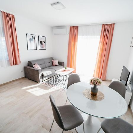 Apartmani Komarna Zewnętrze zdjęcie