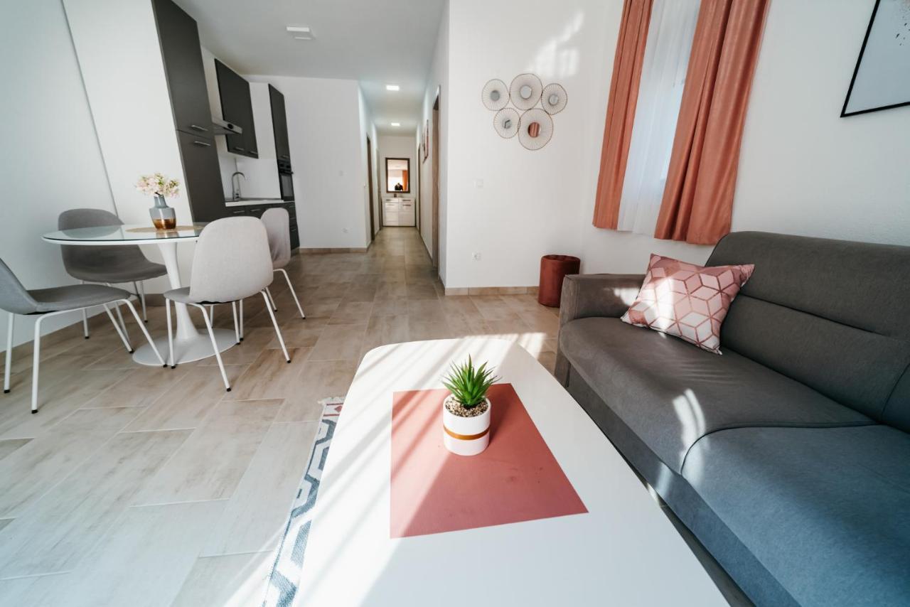 Apartmani Komarna Zewnętrze zdjęcie